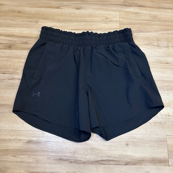 Under Armour Pants - Under Armour Shorts Size Medium